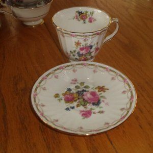 Royal Winchester bone china England teacup cup saucer set pink roses floral